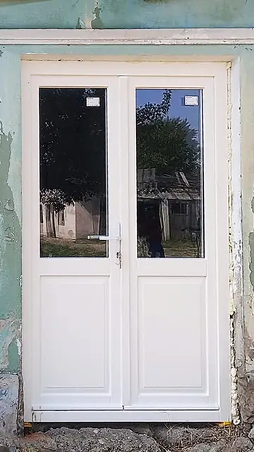 Ușă dublă de exterior din lemn stratificat