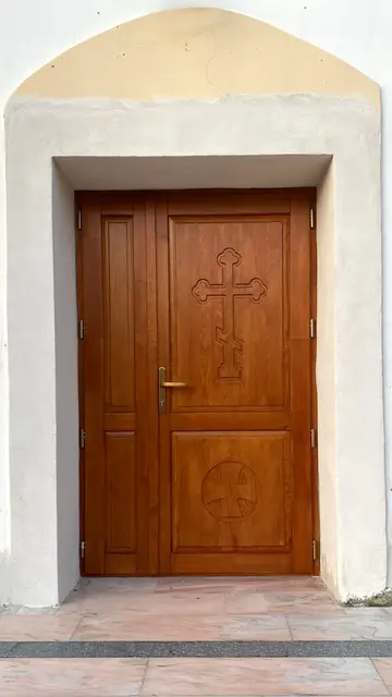 Ușă batantă de exterior din lemn stratificat